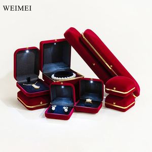Caja de joyería de terciopelo rojo WEIMEI luz LED personalizable logotipo collar anillo almacenamiento - Product Image 4