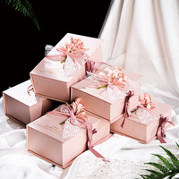 Boîte cadeau en papier décorative florale avec fermeture magnétique, boîte en carton à couvercle rabattable, emballage élégant pour les souvenirs de fête