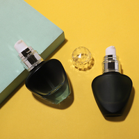 Flacon pompe en verre en forme de cœur de 30 ml, style unique personnalisé, emballage avec bouchons pompe pour fond de teint liquide
