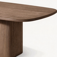 Table à manger en bois de chêne clair de luxe nordique avec base côtelée, table de cuisine contemporaine Wabi-Sabi, base à colonnes cannelées