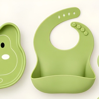 Ensemble de vaisselle pour bébé grenouille vert clair en silicone avec bavoir, bol, tasse, cuillère, fourchette et anneau de dentition