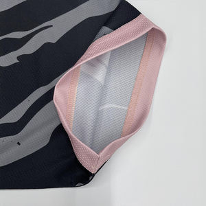 Maillot de football rétro en gros conception personnalisée chemises de football vintage de sublimation noire - Product Image 6