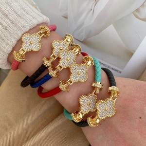 Bracciale in Pelle con Quadrifoglio Placcato Oro 18K in Stile Europeo e Americano, Gioielli all'Ingrosso - Product Image 3