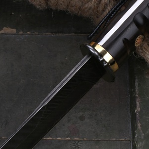 มีดต่อสู้ทางยุทธวิธีดามัสกัสคุณภาพสูงแบบ OEM ปรับแต่งได้ ผลิตจากเหล็กกล้าไร้สนิม ด้ามไม้และพลาสติก มีดพกพาสำหรับกิจกรรมกลางแจ้ง DIY - Product Image 4