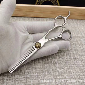 Tijeras de Peluquería Tiger Head de Acero Inoxidable 440C, Cabeza Recta, Uso Profesional, Mango Mediano, Pulido Fino - Product Image 5