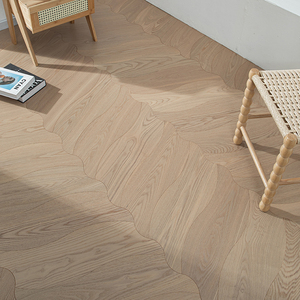 Parquet de Roble Blanco Multicapa T&G de 14mm y 15mm con Acabado Tropical de Alto Brillo, Cepillado con Cepillo, Grado AB, Certificado FSC, para Comedor - Product Image 2