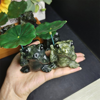 Figurine de grenouille polie sculptée à la main en jade Xiuyan avec feuille de lotus verte, idéale pour la décoration de table à la maison – Approvisionnement direct usine