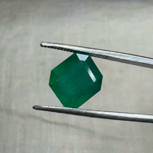 Émeraude verte naturelle de Zambie de 3,17 carats, forme octogonale, pierre précieuse facettée certifiée pour la fabrication de bijoux, vente en gros - Product Image 1