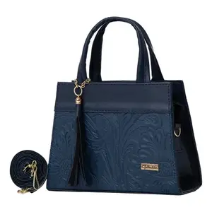 Bolso Cruzado Fana Fashions Melinda Azul con Correa Única, Cierre de Cremallera y Cubierta, Cadenas Decorativas, Forro con Letras, Material de PU y Poliéster - Product Image 1