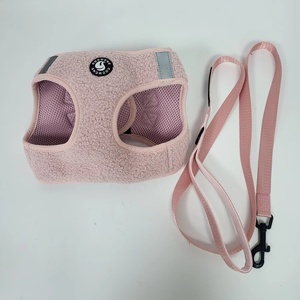 Nuevo conjunto de arnés de lujo personalizado para perros, fabricantes, logotipo personalizado ajustable, sin tirones, <span class=keywords><strong>collar</strong></span> de arnés para perros, correa para perros - Product Image 3