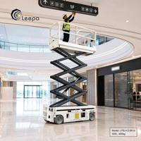 Plateforme élévatrice à ciseaux automotrice tout-terrain avec barre de sécurité de freinage automatique et protection anti-trous pour les visites d'inspection des installations