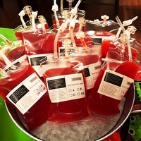 Sac de service créatif pour cocktails d'Halloween, qualité alimentaire, directement de l'usine, en forme de sac de sang pour jus, idéal pour les bars