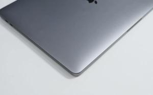 Portátil Pro 2022 M2 de 256 GB SSD, 13.3 Pulgadas, con Pantalla de 120 Hz y 11 Horas de Duración de Batería, Ideal para Negocios - Product Image 3