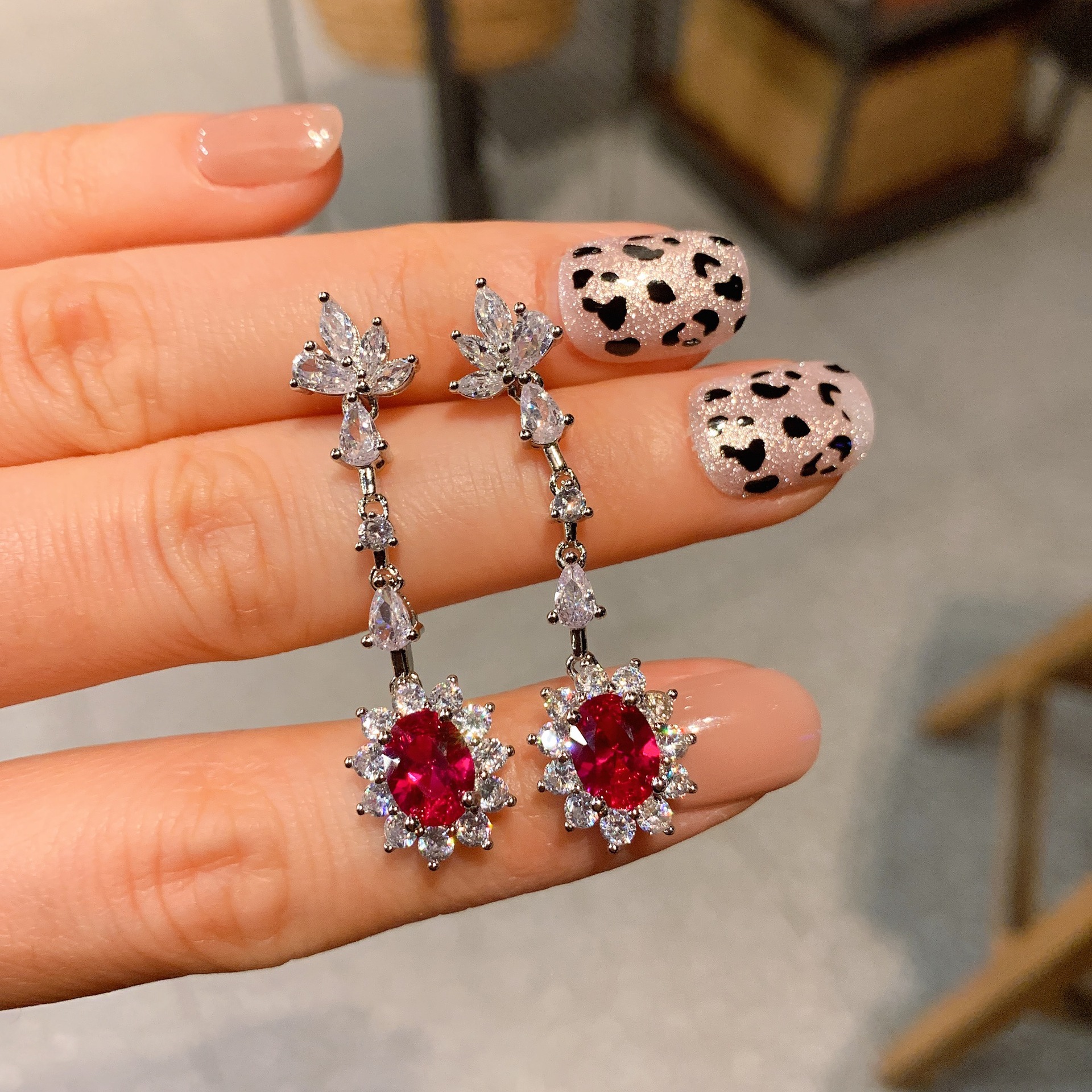 Pendientes de corindón rojo