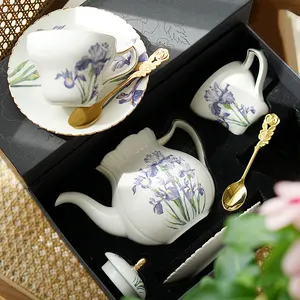 Juego de té de porcelana de cerámica elegante, tazas y platillos florales de lujo con mango