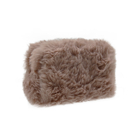 Pochette en fausse fourrure à la mode avec logo personnalisé rose dames sac cosmétique rose doux en peluche fermeture éclair étiquette cosmétique sac de maquillage