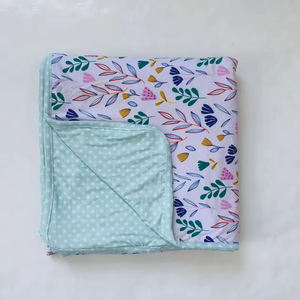 بطانية من ألياف الخيزران مخصصة بالجملة مع حلقة خشبية مجانية، ملابس أطفال مع بطانية متناسقة - Product Image 3