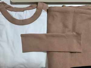 通気性のあるコットン・スパンデックス素材の女性用ラウンジウェア、ツートーンカラーのラグランスリーブと折り返しハイウエストパンツのツーピースセット - Product Image 6