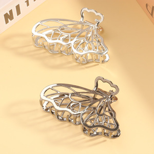 Fermagli per Capelli di Alta Gamma Francesi con Farfalla Traforata e Clip a Squalo, Accessorio per Capelli con Strass e Materiale in Ferro, Popolare tra le Celebrità di Internet - Product Image 3