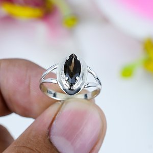 แหวนเงินแท้ 925 ประดับด้วยพลอยควอตซ์สโมคกี้ทรงรี ดีไซน์หรูหรา แหวนวงเปิด - Product Image 2