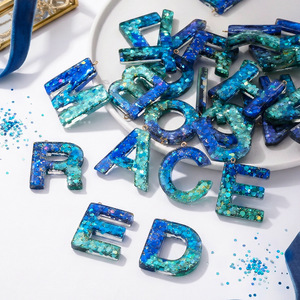 Pendentif lettre en résine bleue à paillettes, petit accessoire de bijouterie DIY pour chaîne de téléphone, porte-clés, matériel artisanal - Product Image 3