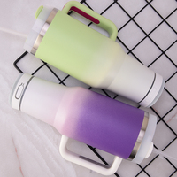 Gobelet isotherme personnalisé en acier inoxydable à double paroi de 40 oz avec haut-parleur musical intégré et paille anti-fuite pour le camping