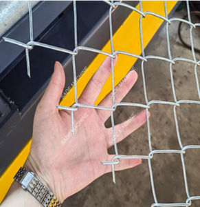 Máquina automática de producción de cercas de malla de eslabones de <span class=keywords><strong>cadena</strong></span> con sistema de formación de espiral de alambre de servomotor <span class=keywords><strong>Doble</strong></span> - Product Image 1