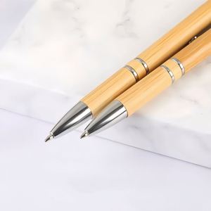 Stylo bille promotionnel personnalisé de haute qualité avec logo, en bois de bambou recyclé, largeur d'écriture 1,0 mm, corps inspiré des animaux - Product Image 4