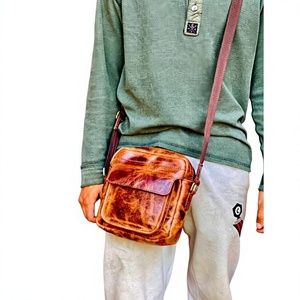 Sac bandoulière de luxe vintage en cuir véritable imperméable pour homme - Durable, léger, pour usage quotidien et extérieur - Product Image 3