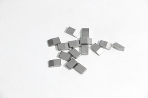 Vente en gros de dents en carbure YG6/YG8 pour lames de scie, inserts en carbure de tungstène résistants à l'usure pour scies circulaires, prix compétitif - Product Image 2
