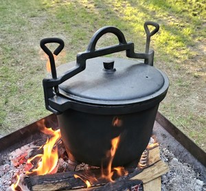 Pentola Olandese in Ghisa a Tre Gambe da 4,5L, Caldaio da Caccia, Pentola per Carne, Kociolek Zeliwny con Coperchio in Vetro - Product Image 6