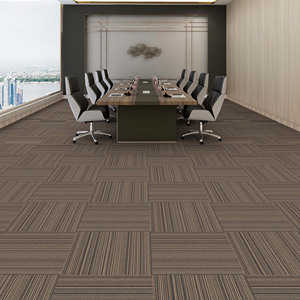 พรมปูพื้นแบบแผ่นขนาด 50x50 ซม. ผลิตด้วยเครื่องจักร ลายพรมแบบวงวน ทำจากโพลีโพรพิลีนและพีวีซี ดีไซน์ทันสมัย ลายต่อกันแบบจิ๊กซอว์ เหมาะสำหรับโรงแรม/สำนักงาน/พื้นที่เชิงพาณิชย์ - Product Image 3