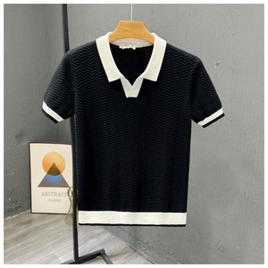 เสื้อถักแขนสั้นสีดำสำหรับผู้ชาย คอปกสีขาว ลายตัวอักษรประดับเพชร ดีไซน์กันยับ สไตล์ลำลอง - Product Image 1