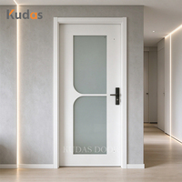 Porte intérieure en bois blanc minimaliste à double courbure avec verre dépoli, insert personnalisé pour chambre, salle de bain ou autres pièces de la maison