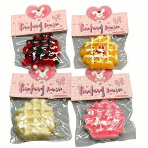 Jouet anti-stress réaliste en TPR souple en forme de gaufre de Noël pour enfants - Product Image 6