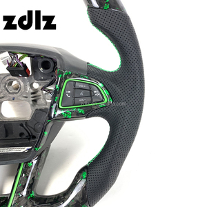 Volant en fibre de carbone forgé personnalisé pour <span class=keywords><strong>Ford</strong></span> <span class=keywords><strong>Focus</strong></span> <span class=keywords><strong>MK3</strong></span> 2015 2016 <span class=keywords><strong>2017</strong></span> MK4 <span class=keywords><strong>ST</strong></span> RS Volant de voiture - Product Image 4