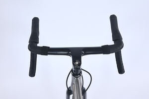 Vélo de route en titane Premium BADAO |   Système de transmission à 11 vitesses, cadre 700c, roues en aluminium légères, freins à disque, roue avant 4A16 en titane - Product Image 5