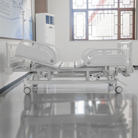Lit médical manuel personnalisable à quatre fonctions avec cadre en fer, quatre bascules, garantie de 3 ans pour les soins aux patients