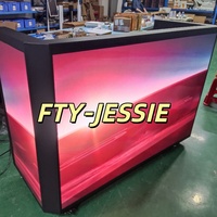 Cabina de DJ LED Portátil para Exhibición en Tiendas, con Pantalla de Video Digital Curva para Interiores, Soporte de Baile Superior y Mesa Móvil