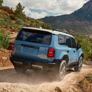 Coche <span class=keywords><strong>de</strong></span> <span class=keywords><strong>Segunda</strong></span> <span class=keywords><strong>Mano</strong></span> en Venta TOYOTA <span class=keywords><strong>LAND</strong></span> <span class=keywords><strong>CRUISER</strong></span> SERIE 300 VX V6 4.0L Gasolina, Carros Usados Baratos en Venta Modelo Clásico <span class=keywords><strong>de</strong></span> Lujo - Product Image 3