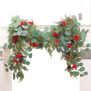Guirlandes <span class=keywords><strong>de</strong></span> <span class=keywords><strong>Noël</strong></span> artificielles en pin <span class=keywords><strong>de</strong></span> 180 cm avec baies rouges, décoration extérieure <span class=keywords><strong>de</strong></span> <span class=keywords><strong>Noël</strong></span>, plante <span class=keywords><strong>de</strong></span> type eucalyptus au toucher réel, vente en gros - Product Image 2