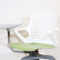 Chaise moderne de formation ergonomique en plastique pour réunion avec bloc-notes