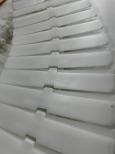 سلسلة بلاستيكية مرنة عالية الجودة PLASTLINK <span class=keywords><strong>PL</strong></span> 175 من البولي فينيل كلوريد، متينة وصالحة للاستخدام الصناعي والغذائي، ناقلات قابلة لتعديل السرعة للتغليف والخدمات اللوجستية - Product Image 3