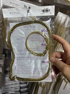 مجوهرات XUPING بالجملة، طقم سلسلة وسوار كوبان لينك مطلي بالذهب، نحاسي، مرصع بالكريستال، بتصميم هيب هوب عصري - Product Image 2