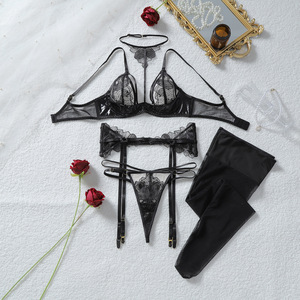 <span class=keywords><strong>Ensemble</strong></span> de lingerie sexy en cuir PU noir avec broderie florale, empiècements en maille, soutien-gorge en similicuir, <span class=keywords><strong>porte</strong></span>-jarretelles et <span class=keywords><strong>bas</strong></span> – 4 pièces pour femme - Product Image 5