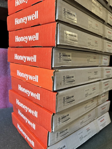 Controlador inteligente Honey Well PW7K1IC ProWatch para 32 placas de E/S o lector - Product Image 2