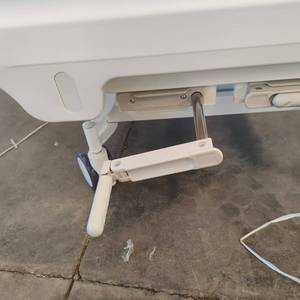 Lit médical manuel double à bascule avec barrière de sécurité en ABS pour personnes âgées et patients paralysés - Product Image 5