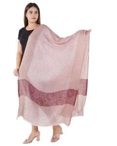 Estola Clásica de Lana Tejida, Suave al Tacto, Larga, para Invierno, para Mujer, con Fina Artesanía de Tejido, Caída Cómoda y Elegante - Product Image 1