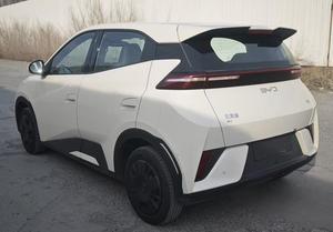 รถยนต์ BYD Seagull 2025 รุ่น Smart Driving Edition ระยะทางวิ่ง 305 กม. รุ่น Vatality Edition 5 ประตู 4 ที่นั่ง แฮทช์แบ็ก พลังงานไฟฟ้าล้วน สีขาว Seagull บนพื้นสีน้ำเงิน - Product Image 5