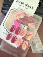 24 Pièces Faux Ongles Longs Cercueil Effet Dégradé Violet-Rouge Doré à la Feuille, Ongles à Coller